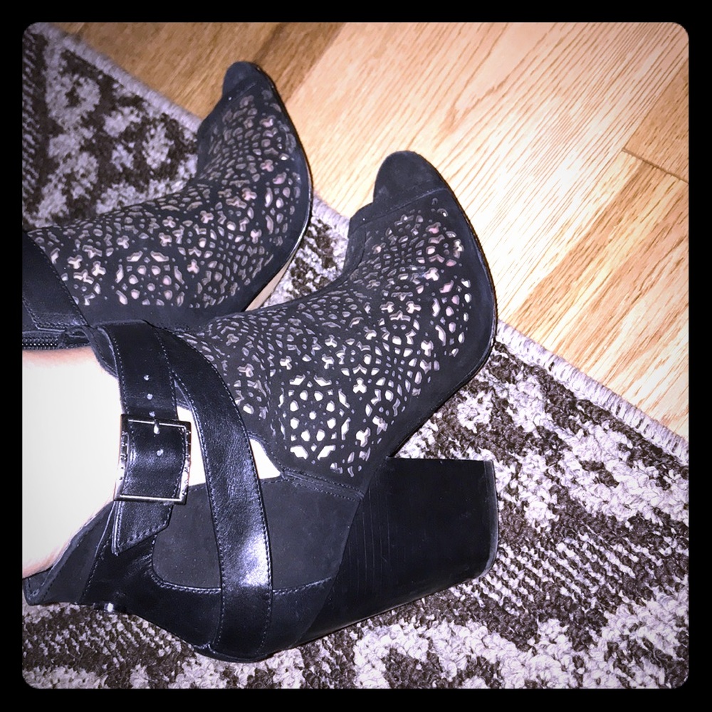 Vince Camuto open toe booties size 9